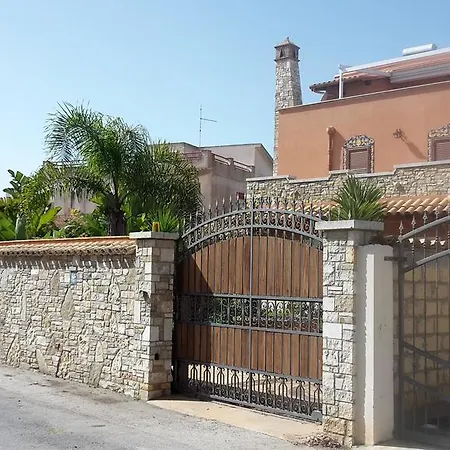 Апартаменты Salvatore Сан-Леоне