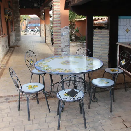 Апартаменты Salvatore Сан-Леоне